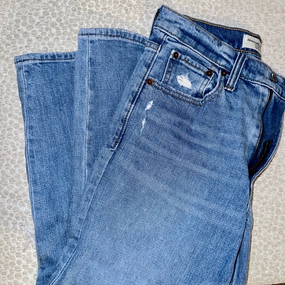 Abercrombie High Rise Mom Jean - Picture 2 of 4